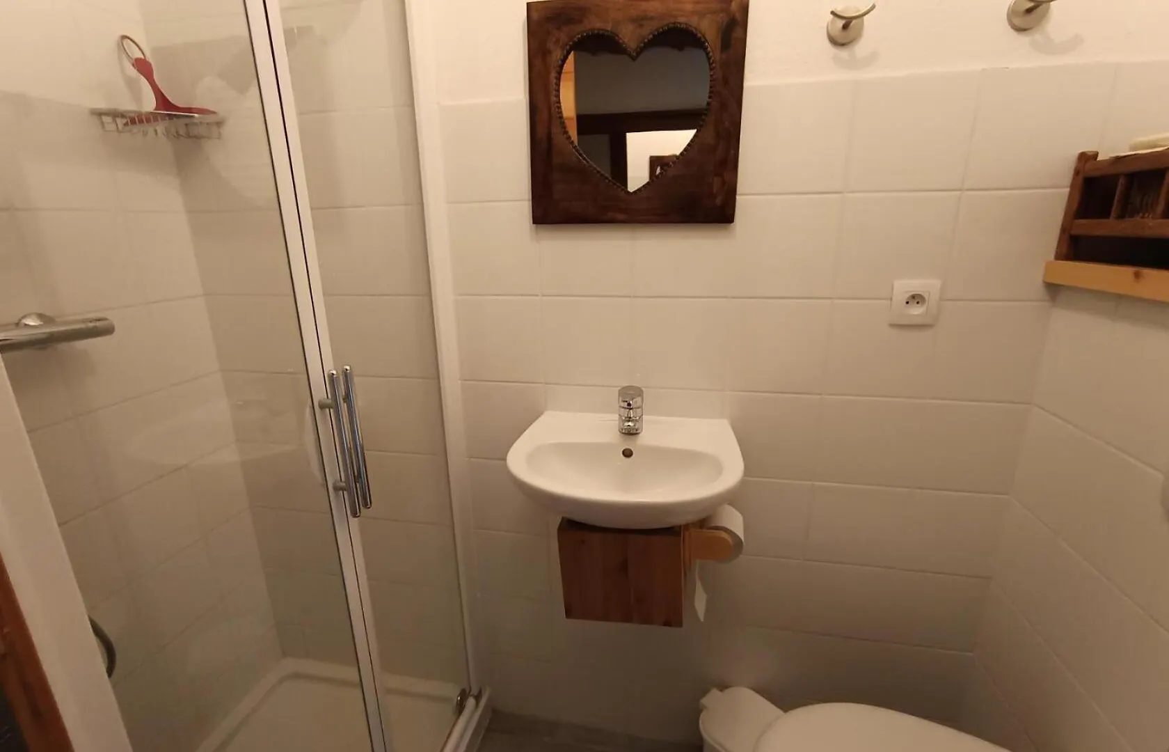 Apartment Chalet Du Bois De Suffin N 10 - Superbe Appartement, Tout Confort, 6 Personnes, Grande Terrasse, Jardinet, Plein Sud Mae-8254 Montgenevre