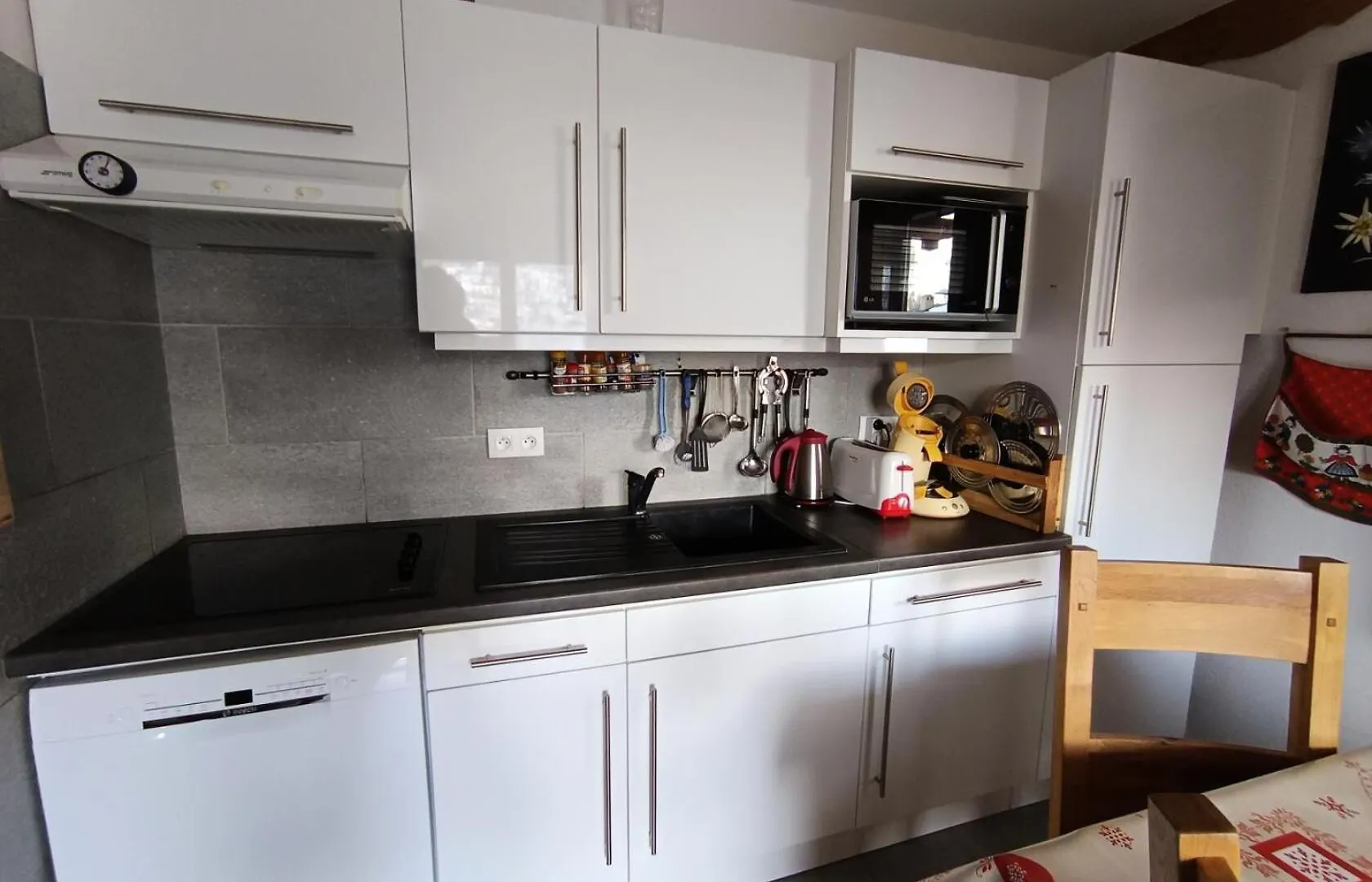 Chalet Du Bois De Suffin N 10 - Superbe Appartement, Tout Confort, 6 Personnes, Grande Terrasse, Jardinet, Plein Sud Mae-8254 Montgenevre 0*,  France